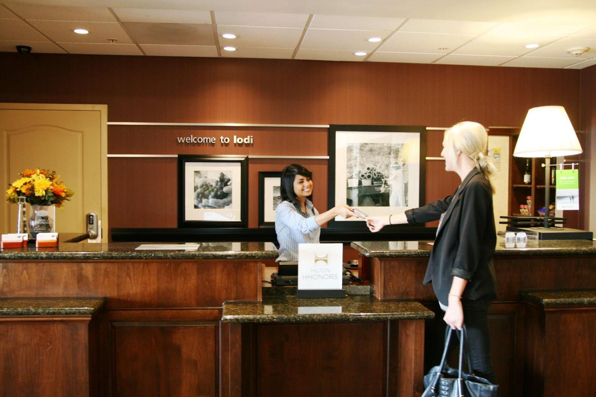 Hampton Inn & Suites Lodi Exterior foto