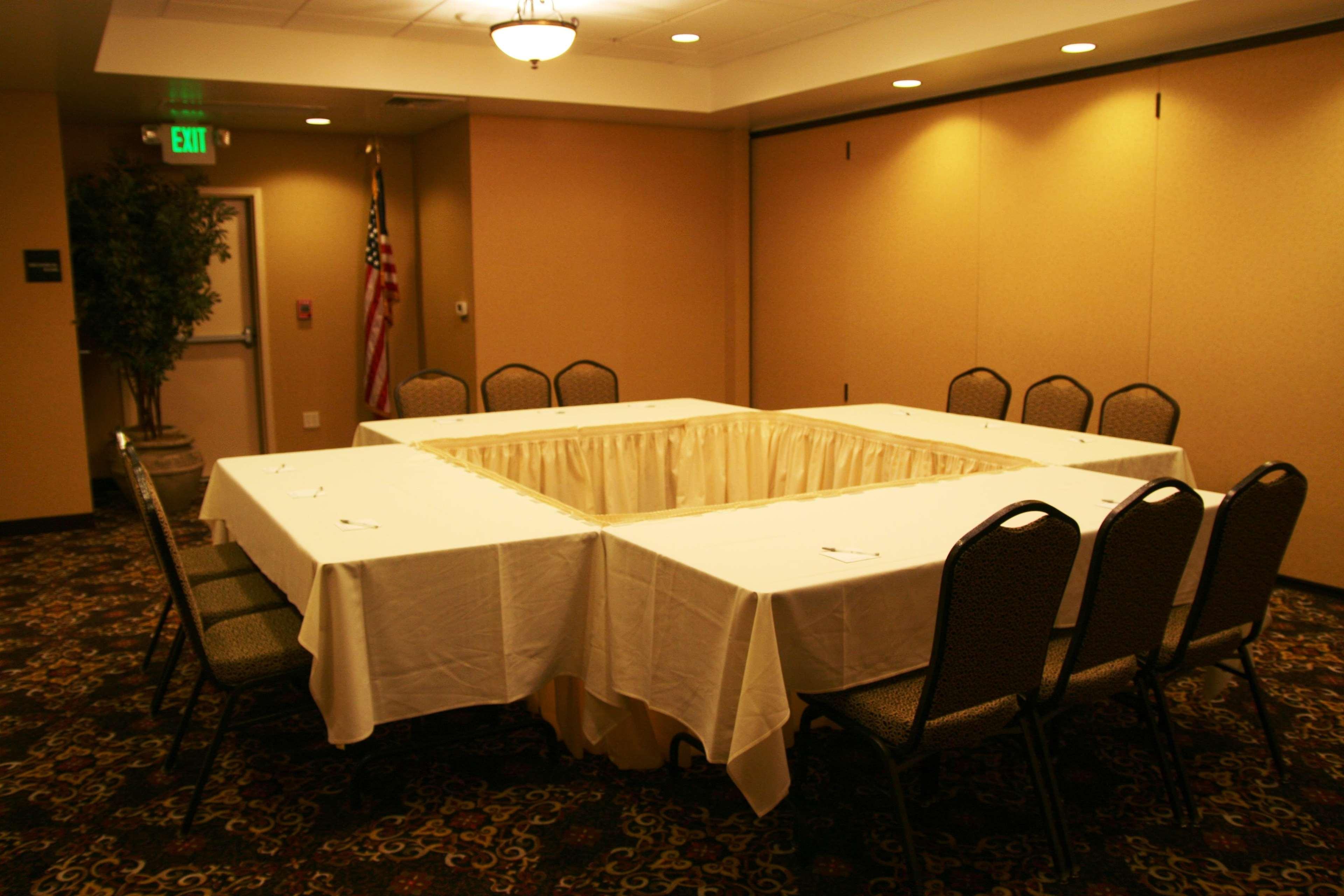 Hampton Inn & Suites Lodi Negocio foto