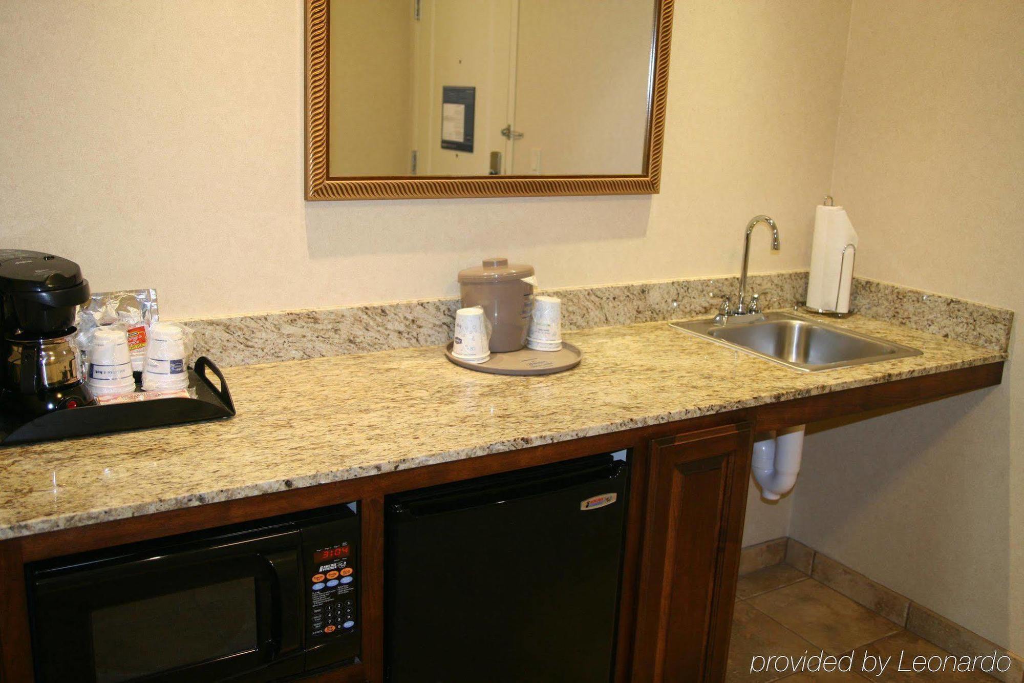 Hampton Inn & Suites Lodi Habitación foto