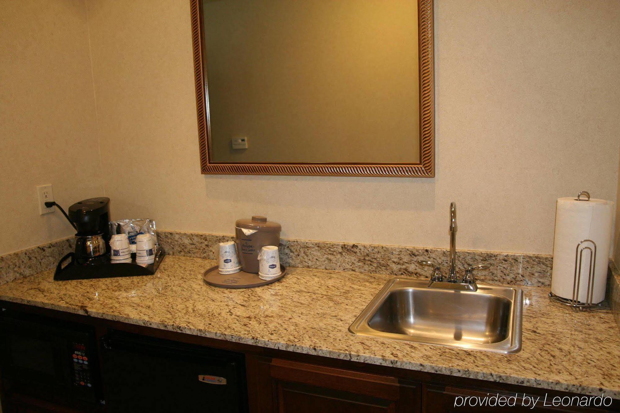 Hampton Inn & Suites Lodi Habitación foto