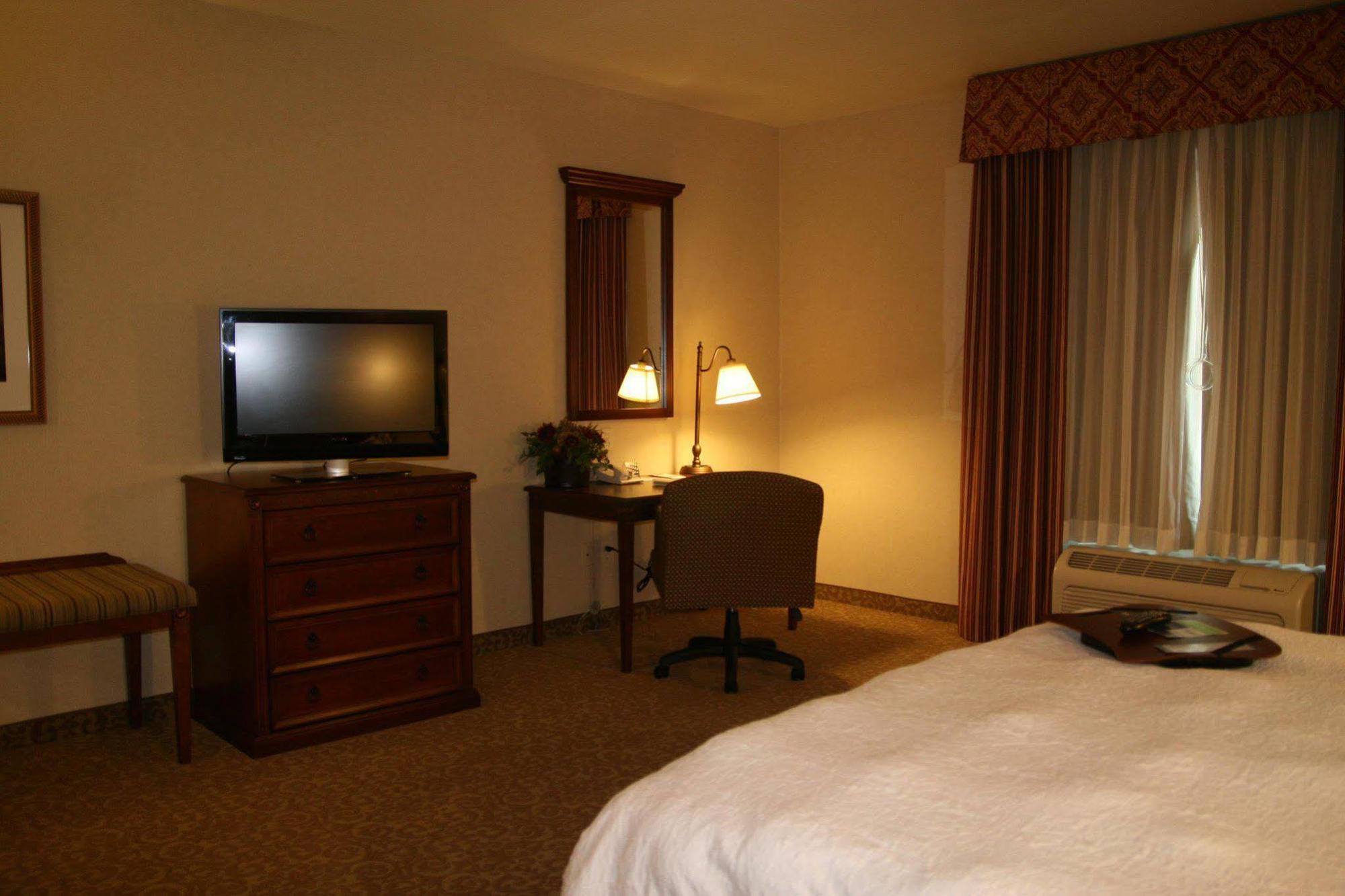 Hampton Inn & Suites Lodi Habitación foto